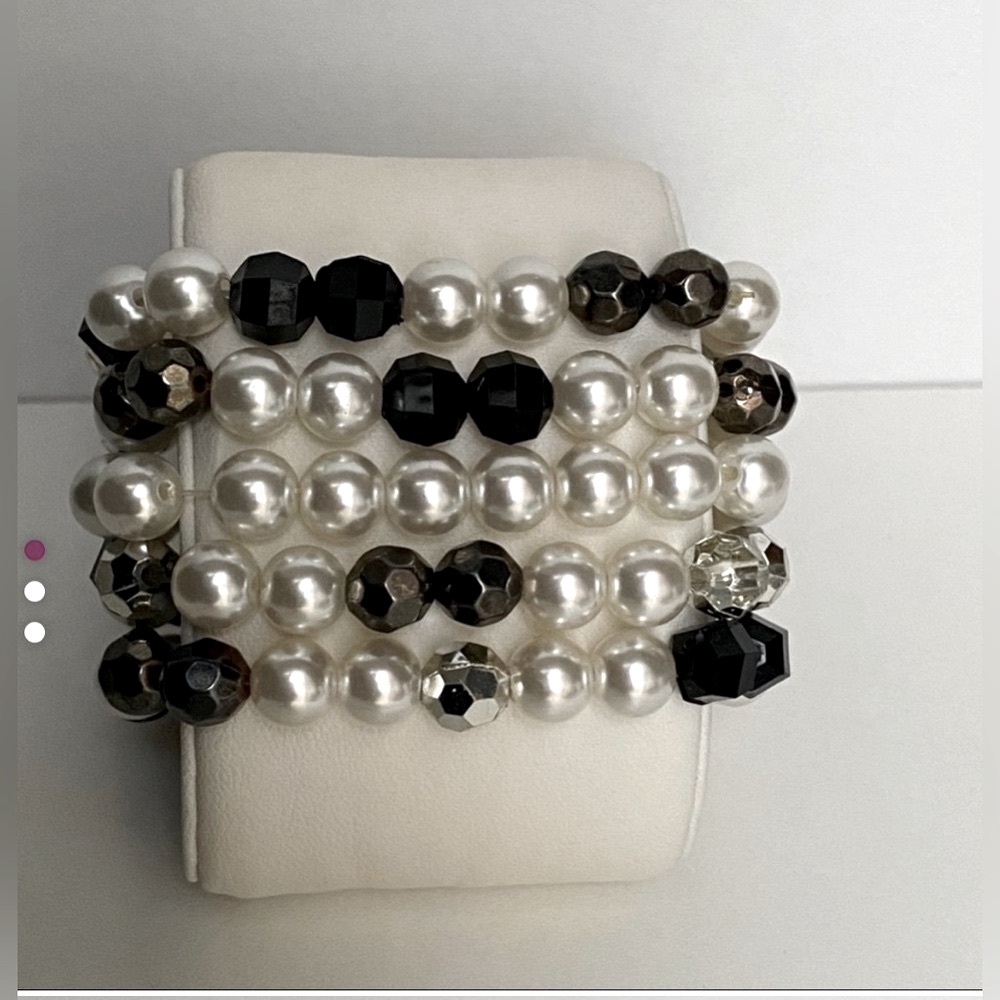 NWOT Express Black Pearl Stretch Bracelet.